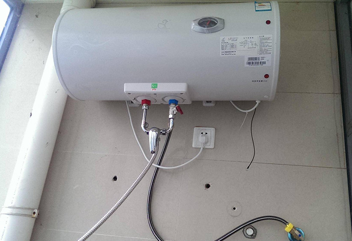 新房裝修選擇電熱水器還是燃氣熱水器？燃氣熱水器與電熱水器的區別有哪些？